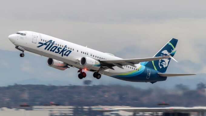 Оторвавшийся от самолета Alaska Airlines люк нашли на заднем дворе частного дома