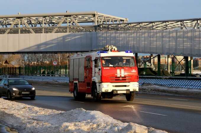 Два человека погибли при пожаре рядом с московским Институтом стекла